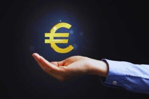 mano con simbolo euro