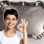 ragazza in primo piano e vassoio sullo sfondo